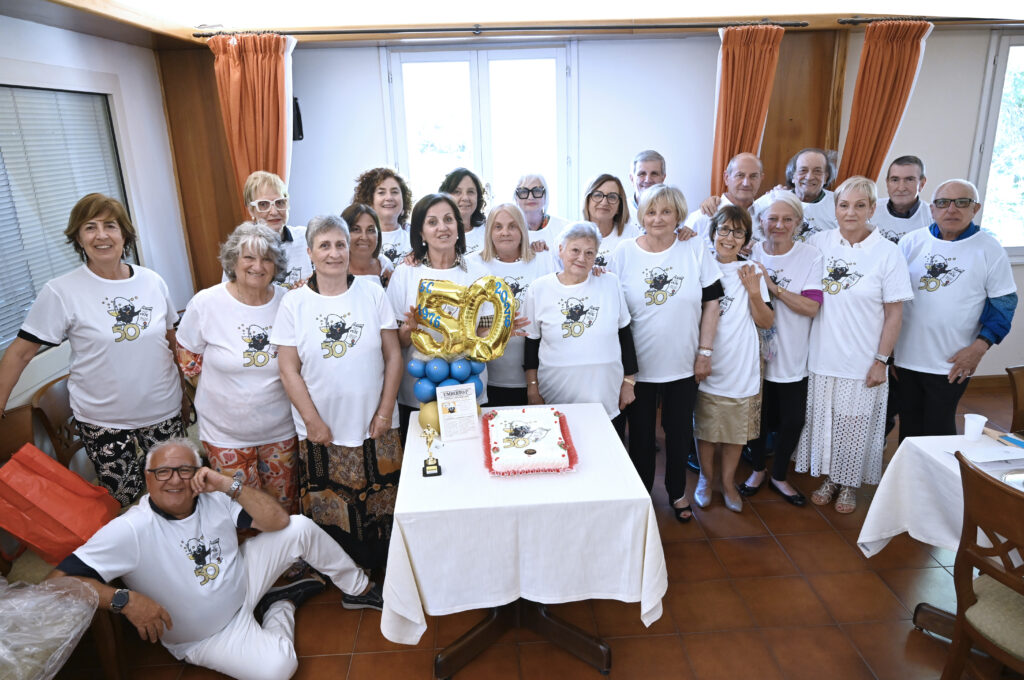 La Quinta C Ragionieri del 1976 si ritrova dopo mezzo secolo: festa tra ricordi e amicizia