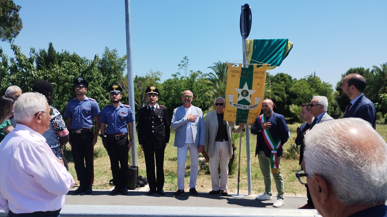 Colli dedica una strada ai Maestri del Lavoro, cerimonia in un assolato mezzogiorno