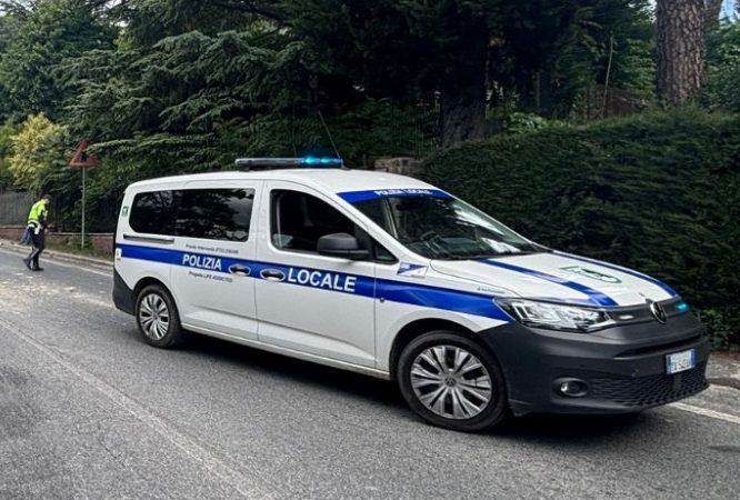 Investita da un autocarro in retromarcia, <br> 21enne in ospedale