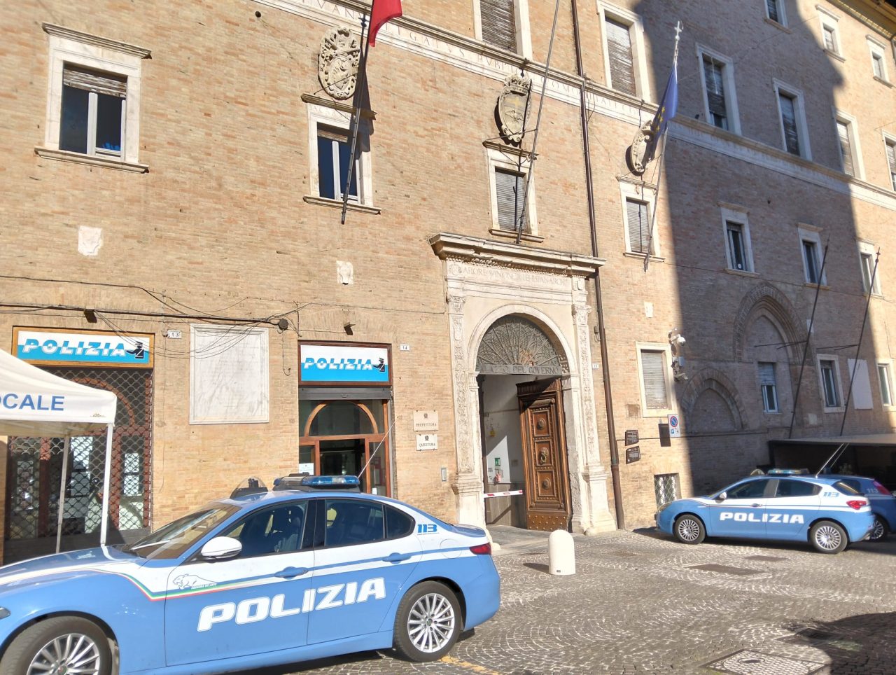 Armato al bar, <br> irregolare in Italia da 8 mesi: <br> 30enne rimpatriato in Senegal