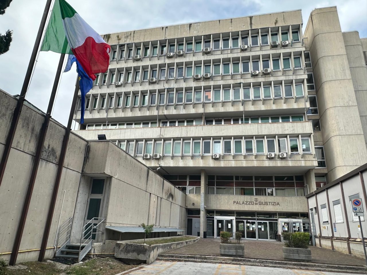 In giro con mannaia e mazza da baseball: <br> condannati due imputati
