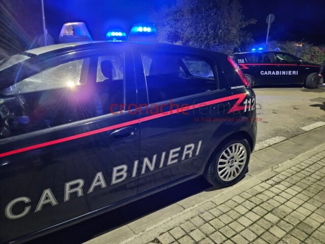 «Sono al telefono con tua figlia»: raggira un’anziana e scappa con i soldi ma i carabinieri lo incastrano