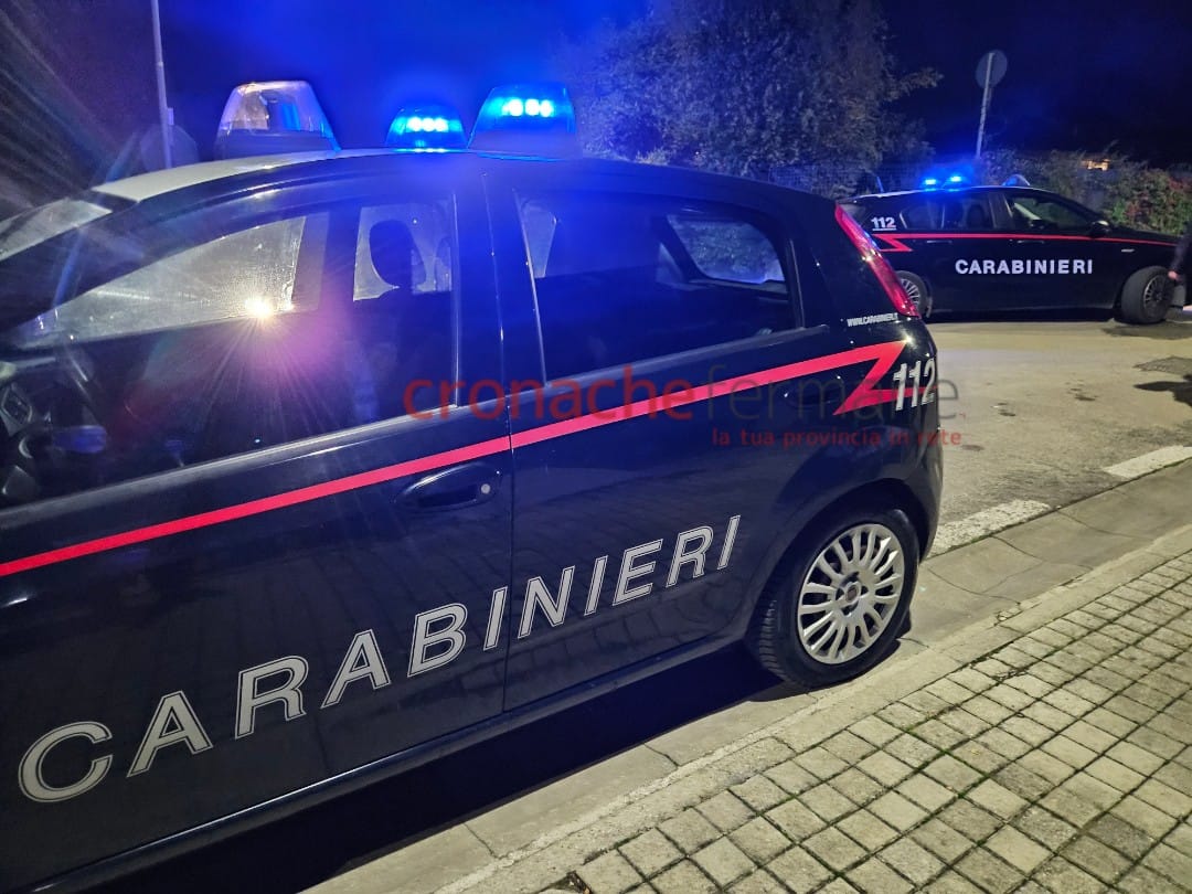 «Sono al telefono con tua figlia»: raggira un’anziana e scappa con i soldi ma i carabinieri lo incastrano