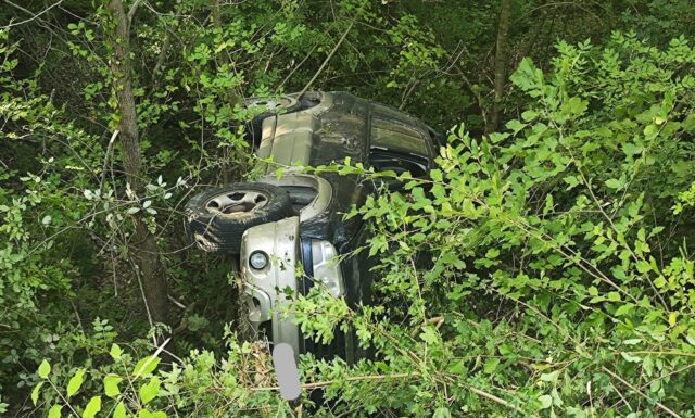 Scompare per una notte, trovato ferito nell’auto finita in una scarpata
