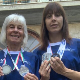 Irene e la mamma Bianca Maria, storia nel segno del nuoto: di nuovo insieme sul podio dei Campionati Italiani
