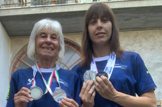 Irene e la mamma Bianca Maria, storia nel segno del nuoto: di nuovo insieme sul podio dei Campionati Italiani