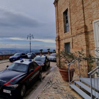 Bimbi costretti a colpirsi da soli e lasciati al buio: orrore all’asilo, arrestate due educatrici