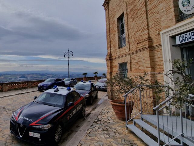 Bimbi costretti a colpirsi da soli e lasciati al buio: orrore all’asilo, arrestate due educatrici