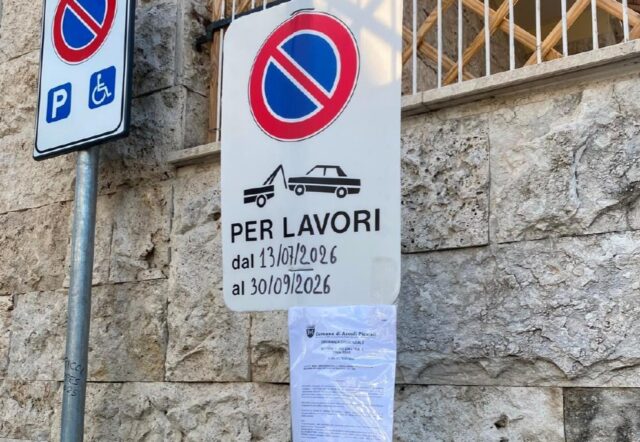 Caos in via Malaspina, i residenti: «Parcheggi ormai introvabili, servono soluzioni urgenti»