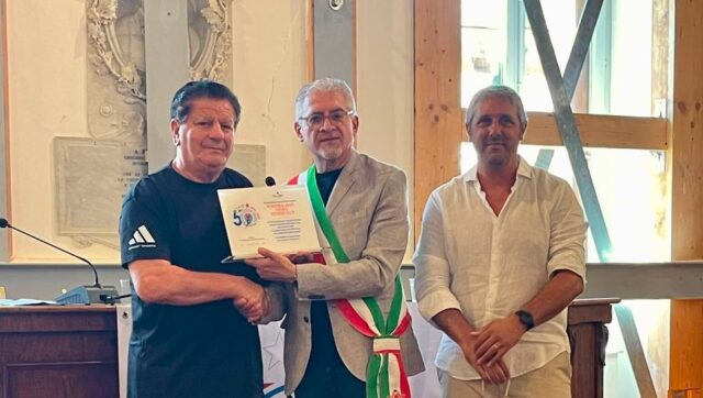 Offida festeggia i 50 anni del Master Karate: il Comune premia Graziano Ciotti