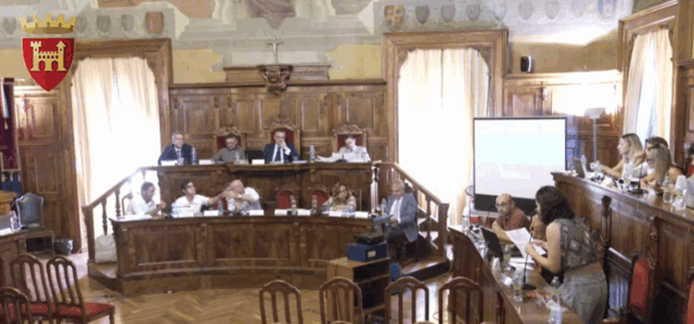 Scontro in aula tra Luzi e Fioravanti su asili e scuola “Falcone-Borsellino”