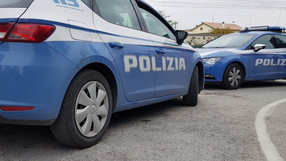 Non si ferma all’alt della Polstrada, inseguimento al confine tra l’Ascolano e il Fermano