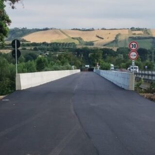 Ponte sull’Ancaranese, asfalto e segnaletica: il doppio senso può diventare realtà