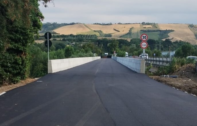 Ponte sull’Ancaranese, asfalto e segnaletica: il doppio senso può diventare realtà