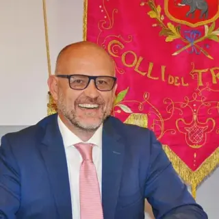 Minacce ad Andrea Cardilli: «Puozza morì», scritta choc sul cartello del cantiere al cimitero