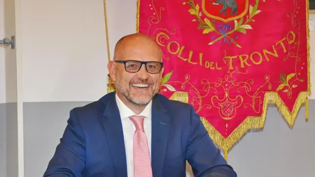 Minacce ad Andrea Cardilli: «Puozza morì», scritta choc sul cartello del cantiere al cimitero