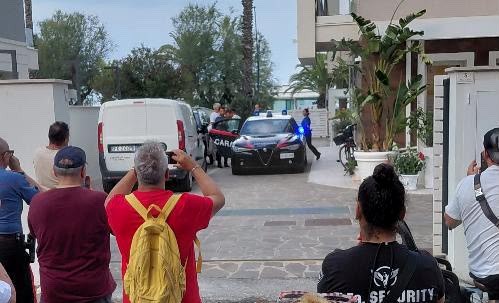 Fugge all’alt dei carabinieri, inseguimento tra le strade di Porto d’Ascoli: bloccato in un residence