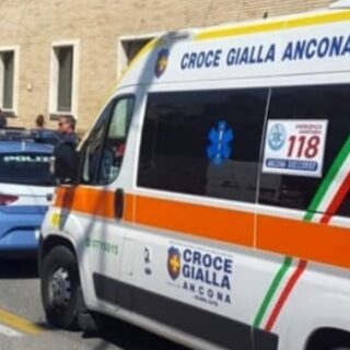 Chiede il biglietto e viene picchiato: <br> capotreno finisce a Torrette