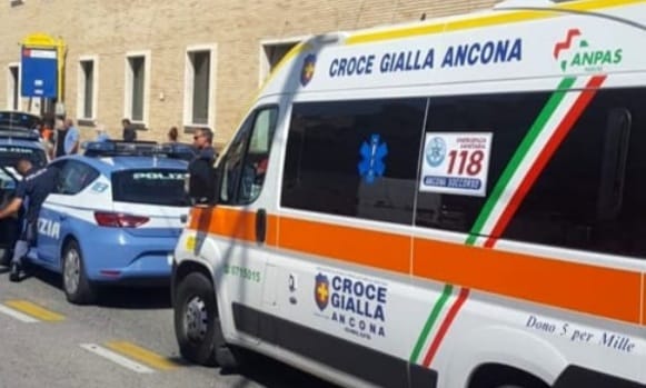 Chiede il biglietto e viene picchiato: <br> capotreno finisce a Torrette