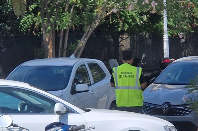 Grandine, stop alle multe sulle strisce blu per le auto danneggiate: l’annuncio del sindaco Mozzoni