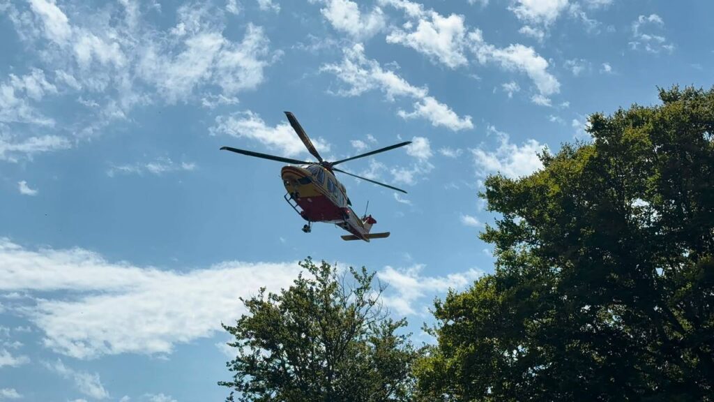 Ciclista si infortuna in montagna, trasferito a Torrette