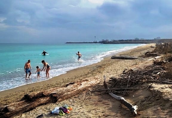 Balneazione vietata, l’allarme parte da lontano: il mare intorno al Tronto continua a preoccupare