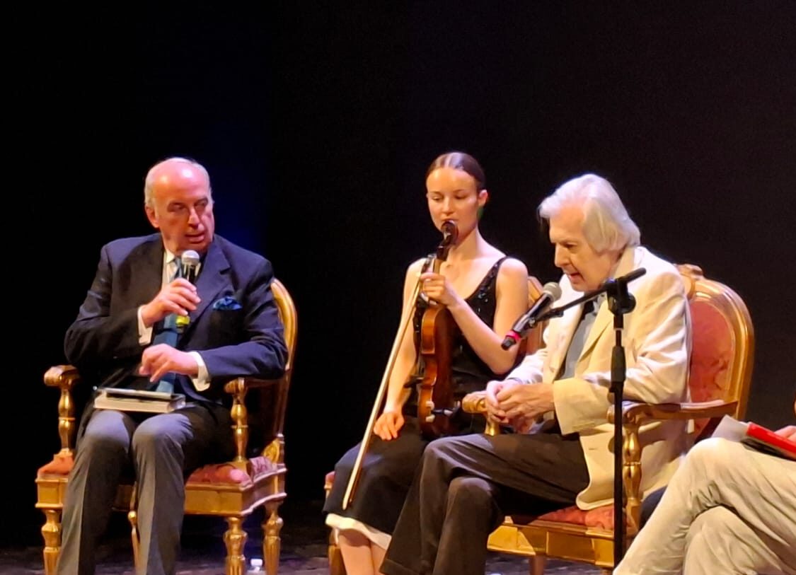 Vittorio Sgarbi al “Gemelli”, Stefano Papetti corre a trovare l’amico : «Ascoli lo aspetta di nuovo» Vittorio Sgarbi al “Gemelli”, Stefano Papetti corre a trovare l’amico : «Ascoli lo aspetta di nuovo»