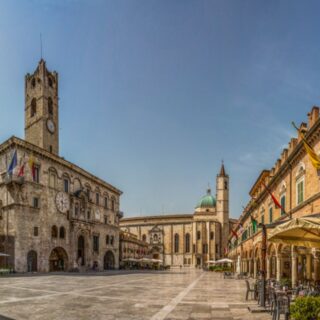 Quattro passi in città: da Piazza del Popolo a Palazzo Malaspina, viaggio nel cuore rinascimentale della città