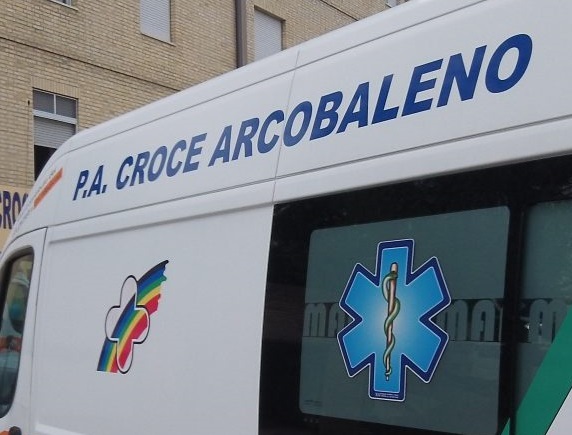 Impatto tra auto e bici, la Croce Arcobaleno soccorre un ciclista