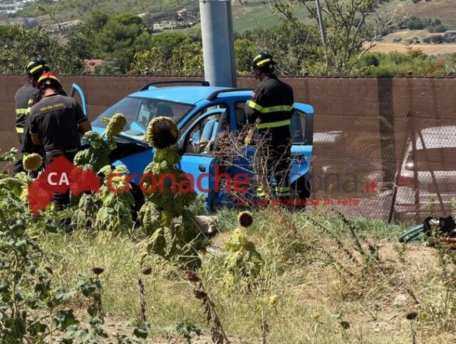 Scontro frontale: muore una donna