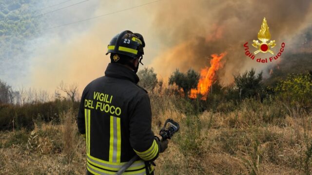 Incendi boschivi, finisce il periodo di massima pericolosità: non si abbassa la guardia