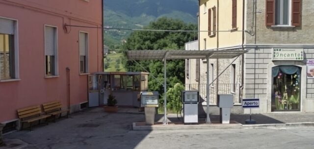 Caro carburanti, la Lega attacca: «Folignano ha perso l’occasione di avere un distributore comunale»