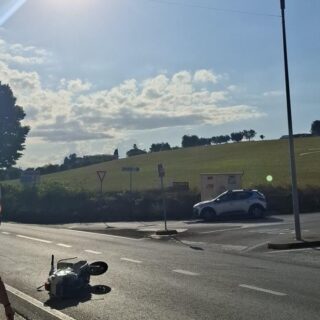 Scontro tra auto e scooter sulla Salaria: un ragazzo a Torrette con l’eliambulanza