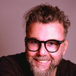 Marchestorie riparte dalla costa: a San Benedetto arriva Paolo Vallesi