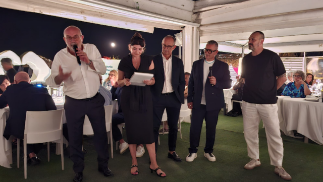 La Fondazione Sambenedettese in aiuto ai giovani calciatori e con donazioni di palme a San Benedetto e Grottammare