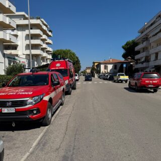 Donna scomparsa, ricerche senza sosta: in cielo i droni dei Vigili del fuoco e in mare la Guardia Costiera di San Benedetto