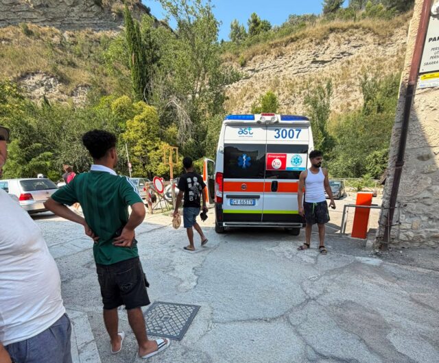 Doppio intervento del 118 a Porta Cartara: giovane si tuffa nel Castellano e batte la testa