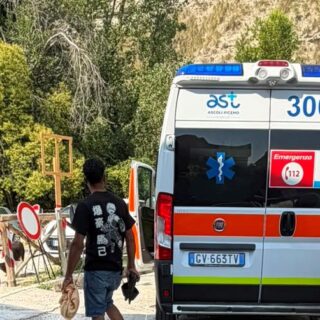 Tensione alla spiaggetta del Castellano, intervengono 118 e Polizia