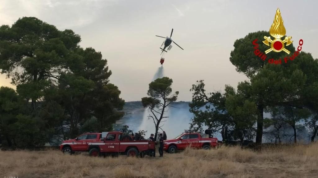 Incendio sulla collina di Pedaso, domate le fiamme. In corso le operazioni di bonifica e monitoraggio