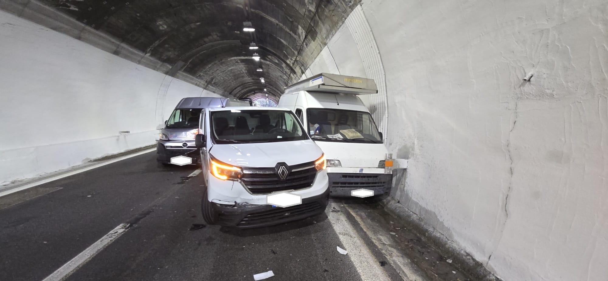Incidente in galleria, traffico in tilt sull’A14: 5 chilometri di coda verso Ancona Incidente in galleria, traffico in tilt sull’A14: 5 chilometri di coda verso Ancona