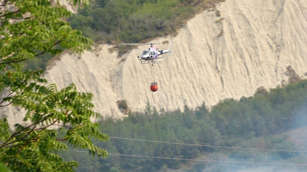 Vasto incendio a Valle Senzana: dopo ore di lavoro situazione nella normalità  