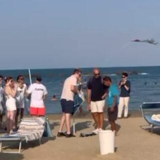 Blitz sulle concessioni: Hallissey e Grieco portano la protesta in Riviera