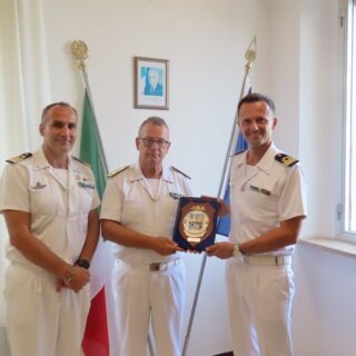 L’ammiraglio Seno in visita alla Guardia Costiera del Piceno: «Professionalità e impegno al servizio del territorio»