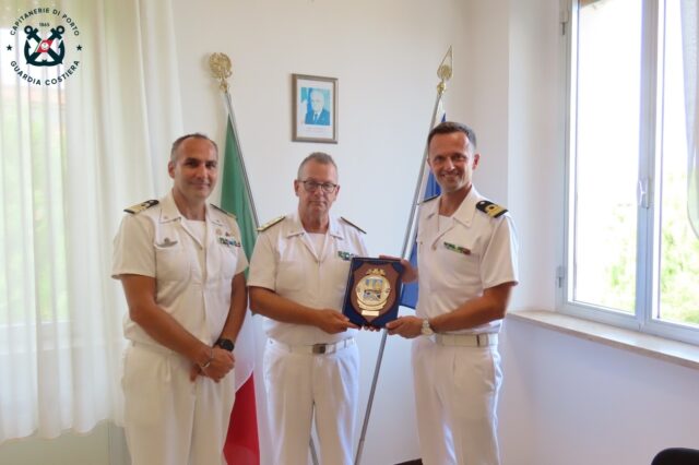 L’ammiraglio Seno in visita alla Guardia Costiera del Piceno: «Professionalità e impegno al servizio del territorio»
