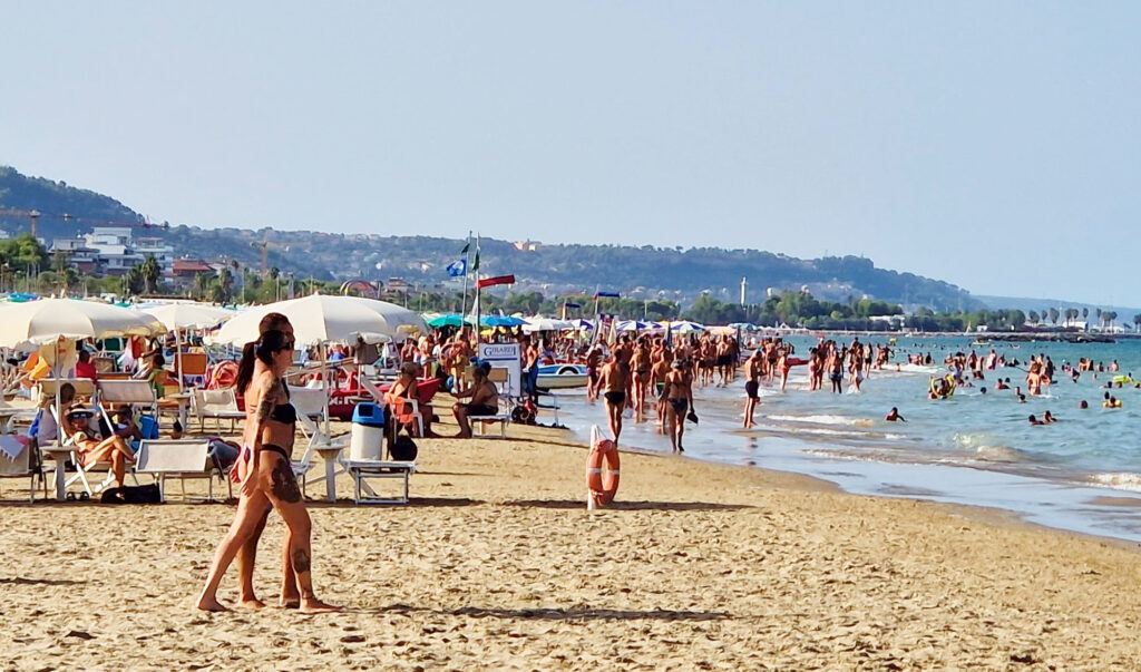 Estate 2026, la Riviera non si ferma: «Prenotazioni buone fino a metà settembre»