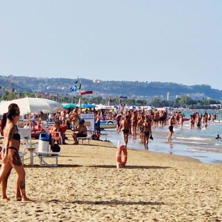 Estate 2026, la Riviera non si ferma: «Prenotazioni buone fino a metà settembre»