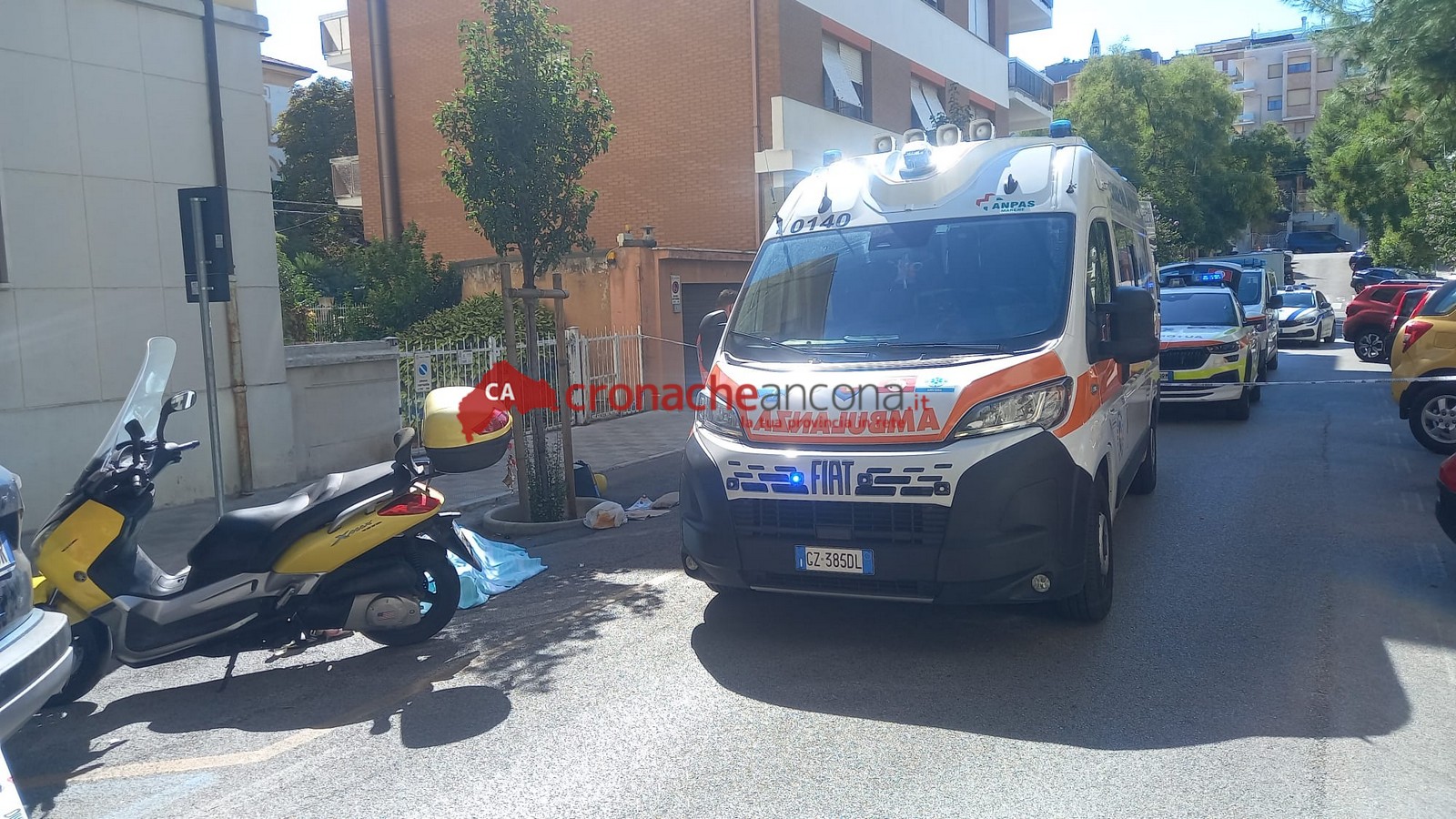 Tampona un’auto, muore uno scooterista Tampona un’auto, muore uno scooterista