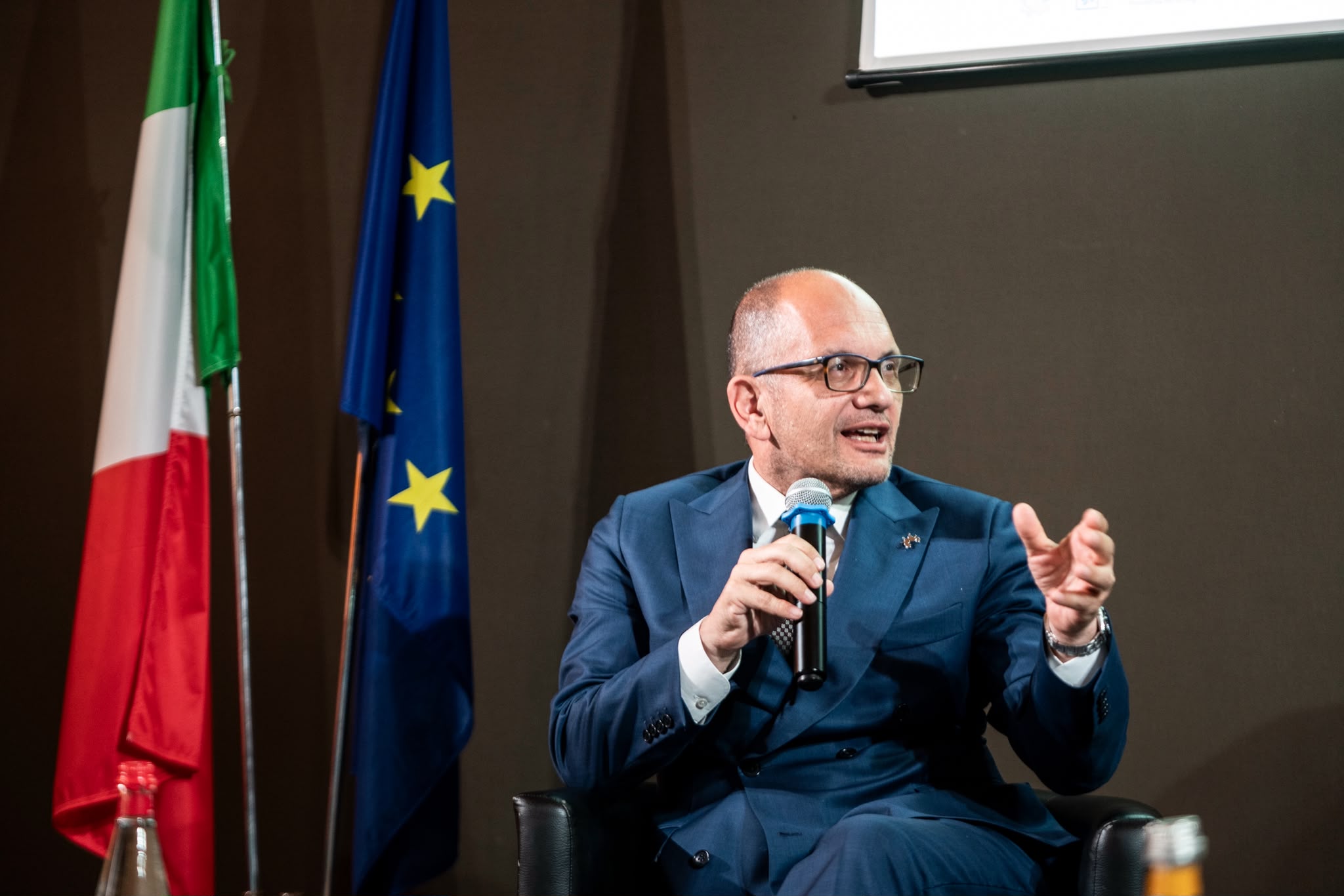 Si torna in classe, Castelli: «Ricostruire le scuole significa riedificare il futuro dell’Appennino» Si torna in classe, Castelli: «Ricostruire le scuole significa riedificare il futuro dell’Appennino»