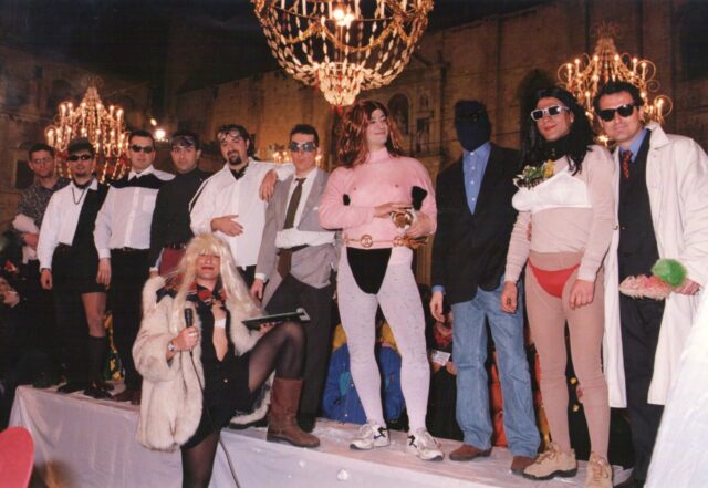 “Li Carrajate” e la parodia dei Sarti Piceni: la vittoria che conquistò Carnevale 1998