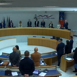 Nomine nelle partecipate, il Consiglio detta le regole, l’opposizione incalza: «Ora bisogna applicarle»